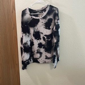 social standard black and white long sleeve L